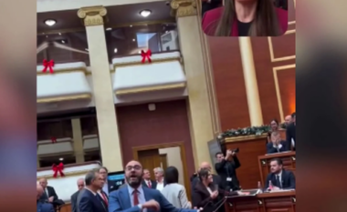 Zegjineja fut live Bardhin: O ylli i Fierit nuk qeveriset kështu, kreu i grupit të PD: Qeveriset si… (VIDEO)