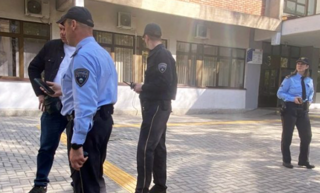 Shkollat nuk gjejnë qetësi/ Tjetër sherr masiv mes adoleshentëve, plagoset 15-vjeçari në sarandë