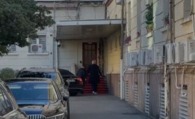 VIDEO/ Rama dha Balluku i bashkohen deputetëve të PS-së në mbledhjen e grupit parlamentar