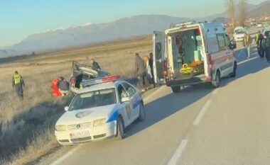 Aksident në aksin rrugor Korçë-Ersekë, dy të rinj dërgohen me urgjencë në spital