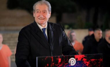 Sali Berisha mbyll protestën me një paralajmërim para zyrës së Edi Ramës