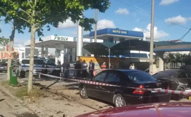 Aksident në Durrës/ Shoferi përplas me makinë nënën me fëmijën e mitur dhe largohet nga vendi i ngjarjes