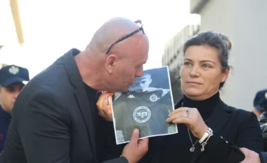 Nëna e Martin Canit reagon pas vdekjes së 15-vjeçarit në Durrësi: M’u trondit shpirti, mos na i merrni fëmijët