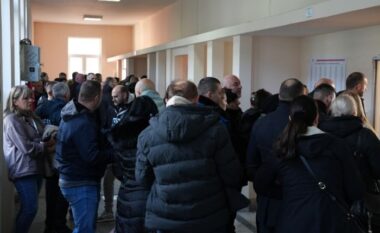 Zgjedhjet në Kosovë/ Lista Serbe nis votimin kolektiv në Mitrovicën e Veriut