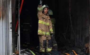 Azili i pleqve përfshihet nga flakët, humbin jetën 16 persona