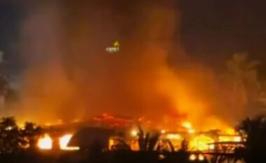 Tragjedi në Indi/ Shpërthen bombola e gazit, shkrumbohet nga flakët klubi i natës, humbin jetën 25 persona (VIDEO)