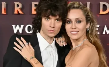 Pas 4 vitesh romancë, Miley Cyrus thotë “Po”! Zbulohen detajet e unazës luksoze