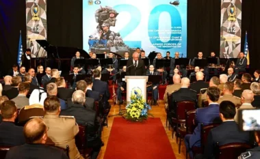 Oficerët serbë bojkotuan një ceremoni të Forcave të Armatosura të Bosnjës – për shkak të përfaqësuesve nga Kosova