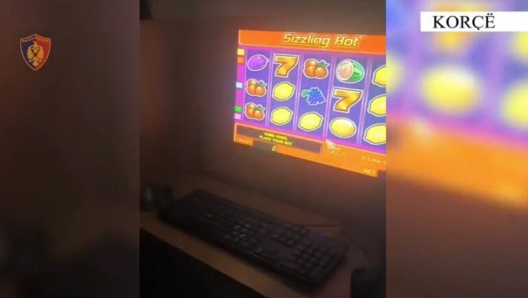 VIDEO/ Aksion kundër lojërave të fatit në Korçë dhe Pogradec, arrestohen 2 administratorë lokalesh, procedohen 6 persona të tjerë