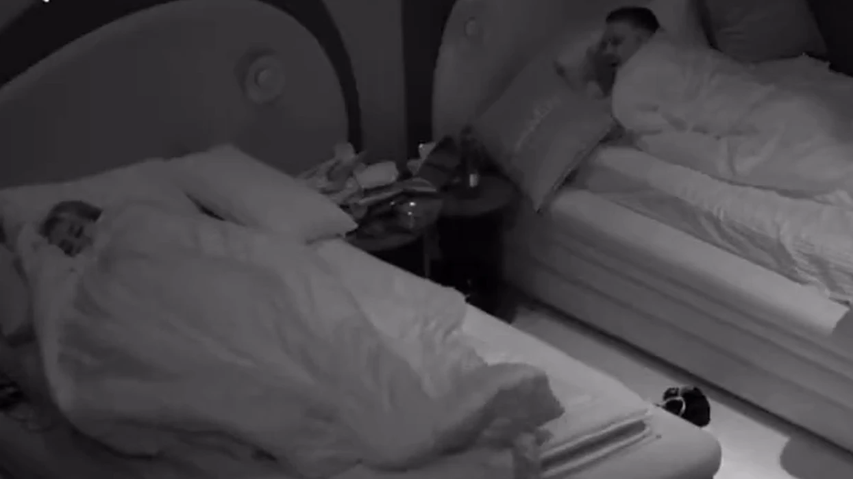 Labi Elijonës  Po viktimizohesh se të ka vdekur nëna  të ishe e mirë s do ishe larguar nga familja