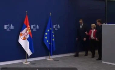 Vuçiq shihet duke i thënë Von der Leyen: Sapo mora një mesazh nga Moska