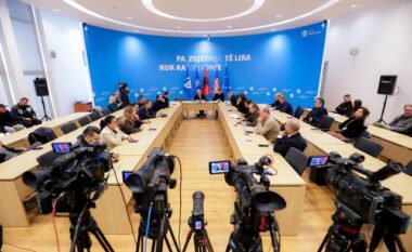 Përplasja në PD, Hoti e Himçi i kthehen Salianjit: Firmosëm emrin e Shabanit se na e kërkove ti … Po bën lojë me Sara Milen