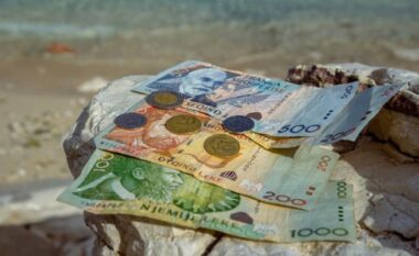 Shtrëngohet përdorimi i cash-it/ Kufij të rinj për pagesat në dorë. Sektori financiar kërkon rishikim