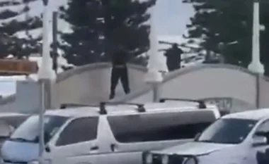 VIDEO/ Masakra me 10 viktima në Australi, dalin pamjet e momentit kur dy persona hapin zjarr