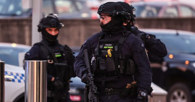 TRAGJEDI NË AUSTRALI  Të shtëna në plazhin e Sidneit  10 viktima  mbi 18 të plagosur