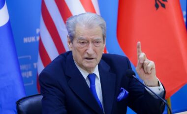 PROTESTA E 22 DHJETORIT/ Berisha me aleatët: Kjo është një diktaturë më e egër se në ’91-in! “AKSHI-GATE”, rrëmbyen 3 persona, për Gerond Meçen …