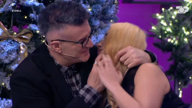 Puthja e papritur mes Marsielës me Bledi Manen  konkurrentja e  Për puthen   Dua t i lë shenjë 