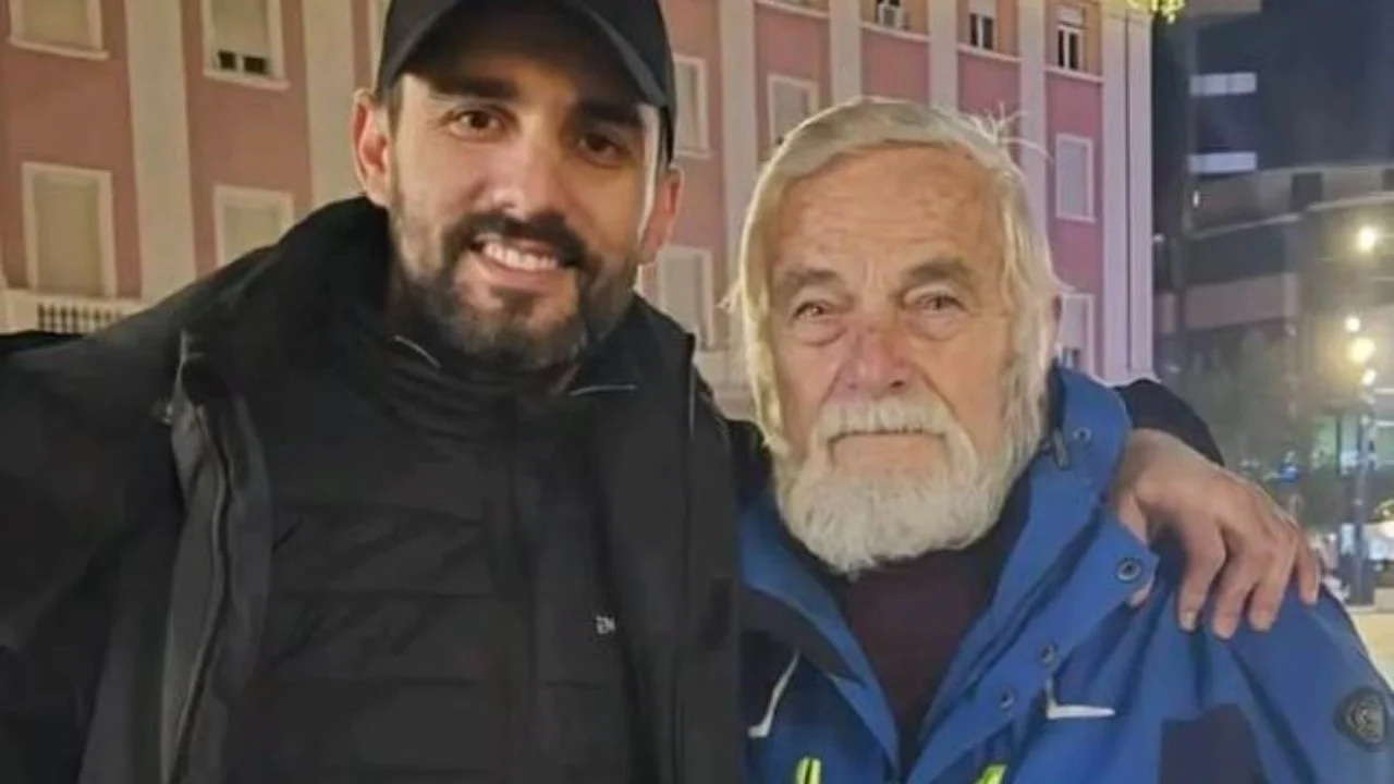  Eh mor Llapa  të thashë të mos e publikoje   aktori i njohur Viktor Zhusti përplaset me Adriatik Lapajn  As më shkon ndërmend të të përkrah ty