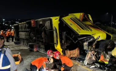 Aksident tragjik me autobus në Indonezi: 16 të vdekur dhe disa të plagosur