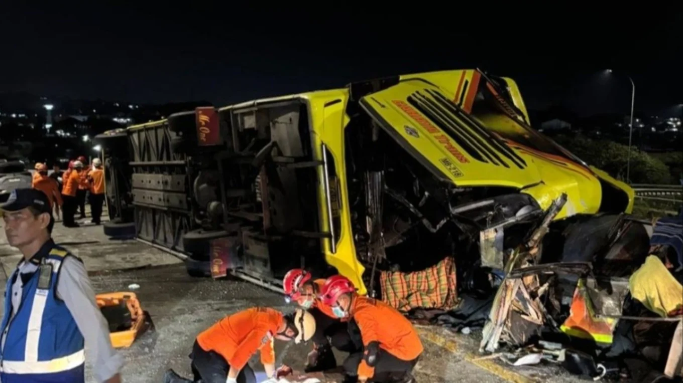 Aksident tragjik me autobus në Indonezi  16 të vdekur dhe disa të plagosur