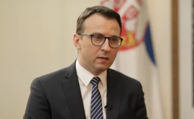 Në prag të zgjedhjeve, Serbia hap konkurs për 300 vende pune në institucionet paralele në Kosovë