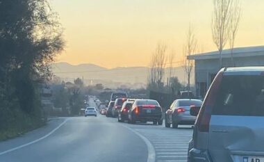 Fluks automjetesh gjatë festave të fundvitit, trafik i rënduar në Rrugën e Arbrit