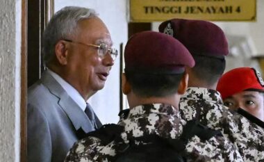 Skandali i fondeve shtetërore, ish-kryeministri i Malajzisë dënohet me 15 vite burg