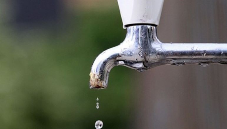 Vlorës nuk i ndahen  hallet   Pas problemit me tubacionin  disa zona sërish pa ujë të pijshëm  shkak 