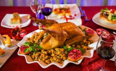 Nga gjeli i detit tek ushqimet tradicionale, sa shtrenjtë po kushton tryeza e Vitit të Ri?