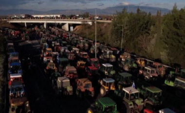 Protestat e fermerëve grekë nuk ndalin, vijon bllokada e aksit Kakavijë-Janinë për tre orë
