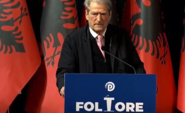 “Tentuan të na rrëmbejnë emrin dhe flamurin”- Berisha në Foltoren e Elbasanit: Dështuan se jemi të pamposhtur!