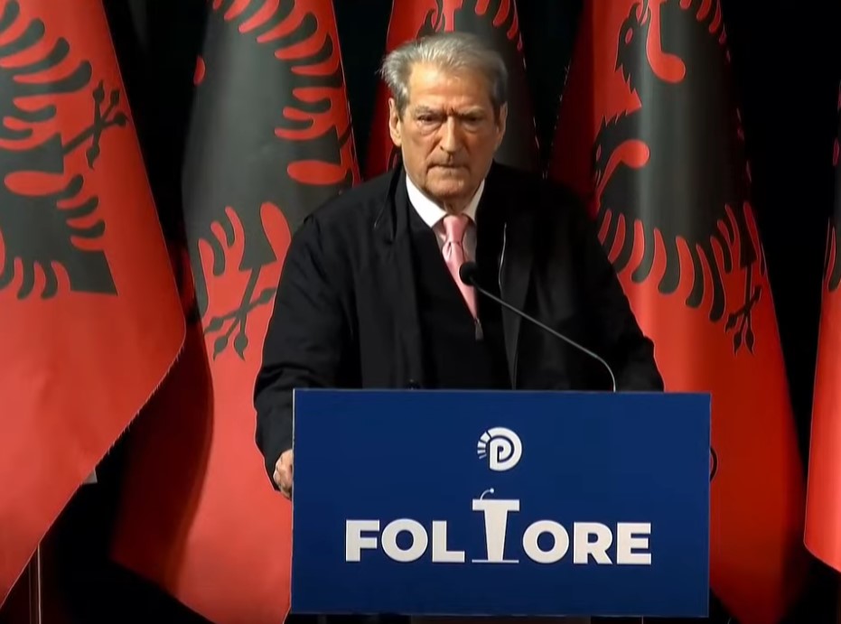  Tentuan të na rrëmbejnë emrin dhe flamurin   Berisha në Foltoren e Elbasanit  Dështuan se jemi të pamposhtur 