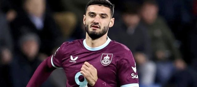 e-bujshme-burnley-sfidon-sulmuesin-kuqezi-armando-broja-me-nje-sulmues-serb