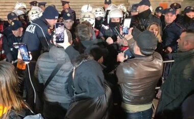 Sërish përplasje te Kryeministria mes Lapajt dhe mbështetësve të tij ndaj policisë