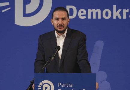 “Ka dy rrugë për largimin e Ramës”, Salianji: Berisha në vend që të mbledhë njerëz për protestën, na kërkon llogari pse mblidhemi