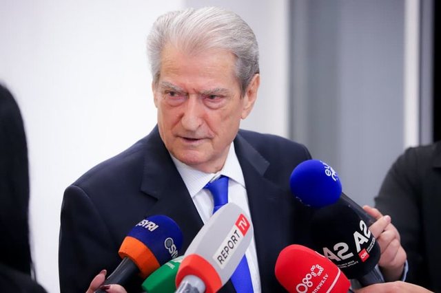 “Nuk i lëviz asaj që thashë në konferencë”, Berisha reagon pas deklaratës së Salianjit: Qëndrimi absolut i PD, vija e kuqe është bashkëpunimi me bandat