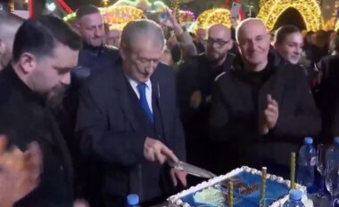 Berisha nga Kavaja: Ta përmbysim diktaturën e dytë, s’e pranojmë kurrë një regjim hajdut si ky! Më 22 dhjetor të gjithë në Tiranë
