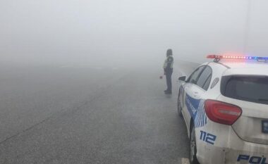 Tuneli i Kalimashit-Morinë “pushtohet” nga mjegulla, policia apel drejtuesve