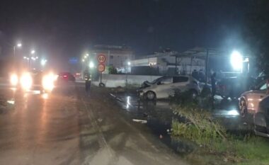 Aksident i rëndë në Elbasan, përplasen dy makina, 4 persona mbeten të plagosur