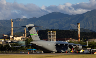 Tension në ujërat ndërkombëtare! Bllokada e Trump hyn në fuqi, SHBA sekuestron anije pranë Venezuelës