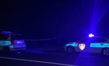 Aksident me një të lënduar në Sarandë/ Makina del nga rruga dhe përfundon në kanal