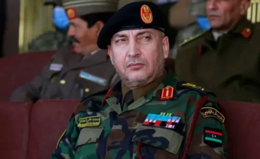 Atentat apo aksident? Shefi i ushtrisë libiane ndërron jetë pas rrëzimit të avionit, gjenden mbetje në Turqi