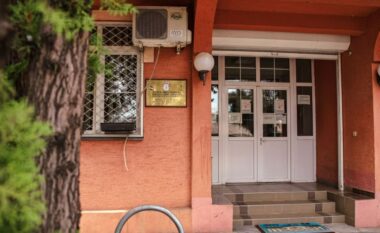 Tre ditë para zgjedhjeve, Serbia hap vende të reja pune në institucionet e saj shëndetësore në Kosovë