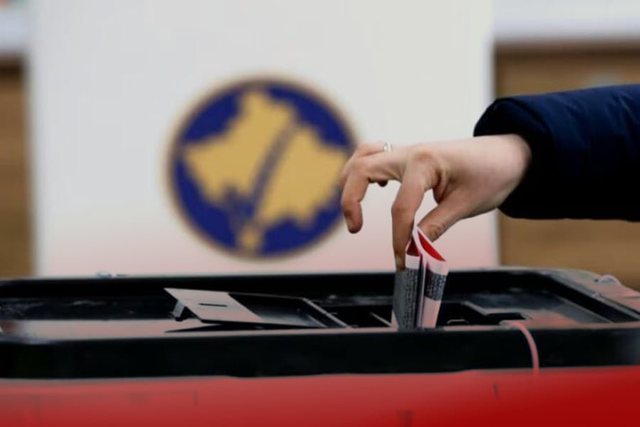 Incident në komunën e Drenasit/ 15 persona kërkojnë të votojnë me asistencë, por kthehen mbrapsht nga stafi i KQZ-së