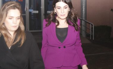 Mirlinda Karçanaj del nga SPAK pas më shumë se 3 orësh! Drejtoresha e AKSH-it u pyet për tendera miliona euro