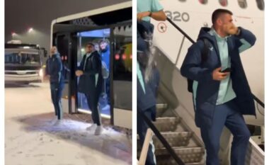 VIDEO/ Atmosferë magjike në prag festash, futbollistët e klubit spanjoll gëzojnë si fëmijë dhe luajnë me topa bore