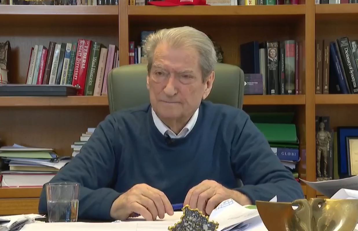 Berisha: Belinda Balluku me 300 apartamente, 2 jahte dhe shuma përrallore në llogaritë e saj bankare