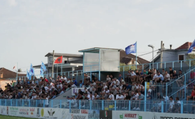 E RËNDË! Dhunë në Fushë Krujë, lojtarët e Ilirisë sulmojnë rivalët e Skënderbeut dhe trajnerin Gjoka (EMRAT)