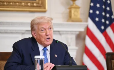 Pranojeni ose do të arrestoheni/ Trump me program të ri, ofron 3,000 dollarë për emigrantët që vetëdeportohen