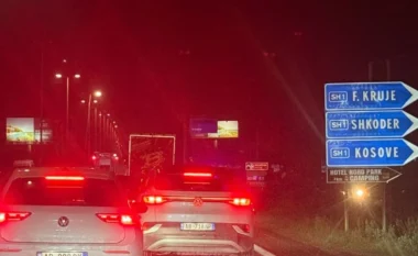 Aksident në autostradën Tiranë-Durrës, policia dhe ekipet e emergjencës në vendngjarje